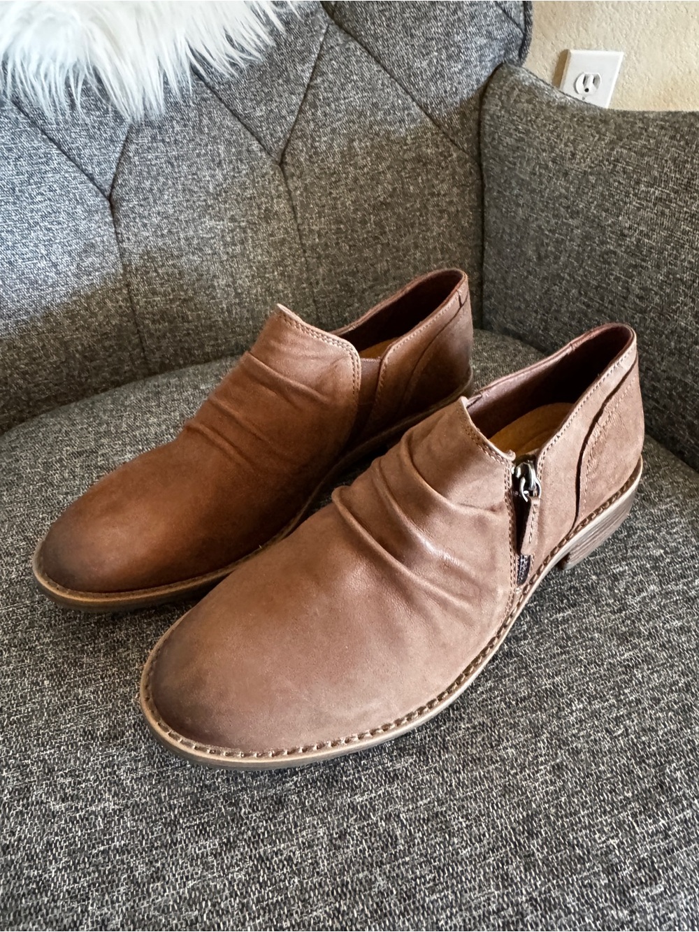 Clarks Collection Women’s Brown Leather Ankle Booties Size 9 W Wide Side Zip